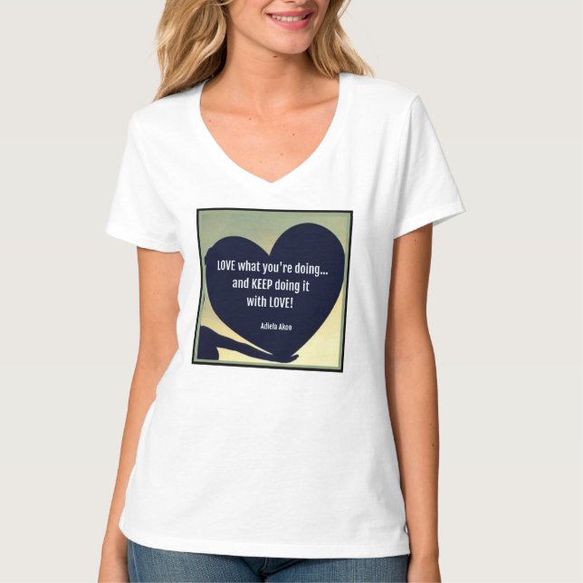 KÄRLEK Vad du är Donig T-Shirts - Adiela Akoo (Framsida)