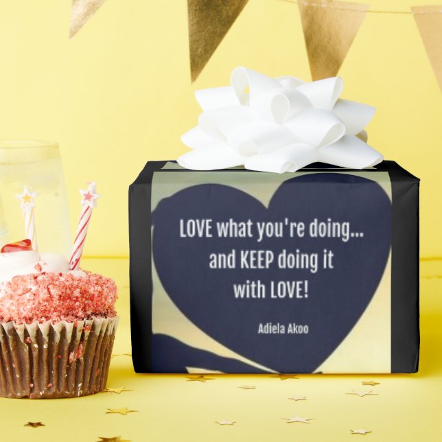 KÄRLEK Vad du gör med Gift Wrap - Adiela Akoo Presentpapper (Födelsedagsfest)