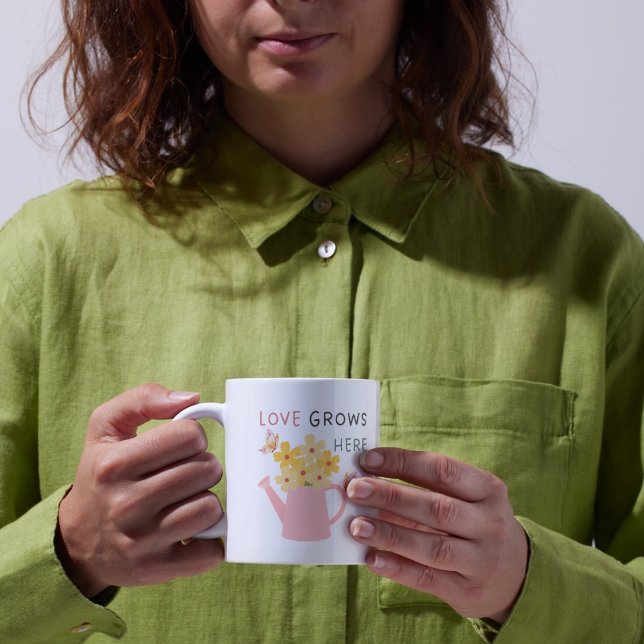 Kärlek Växer Här Blommig Trädgårdscitat Kaffemugg (Skapare uppladdad)