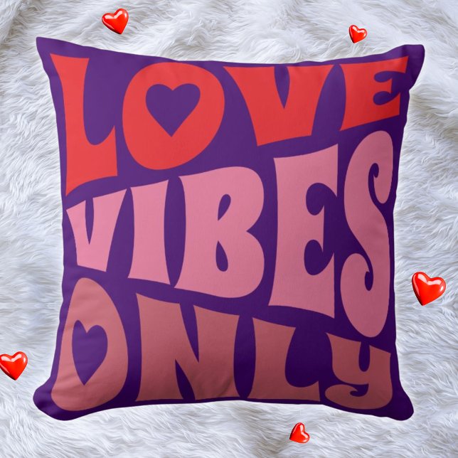 Kärlek Vibes Endast Groovy Typography Rosa Lila Re Kudde (Skapare uppladdad)
