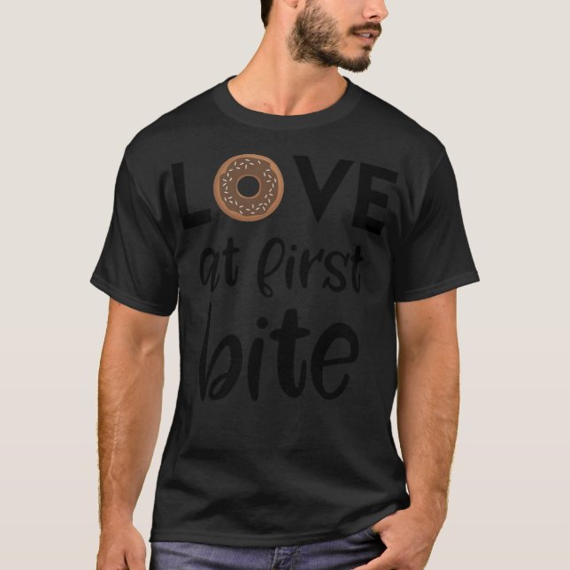 Kärlek vid första dinosauribaken t shirt (Framsida)