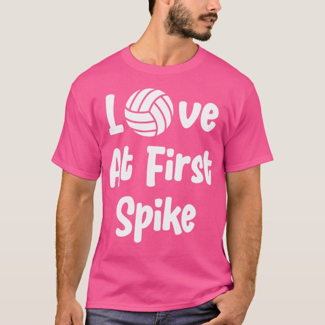 Kärlek vid första Spiket Funny Volleyball T Shirt (Framsida)