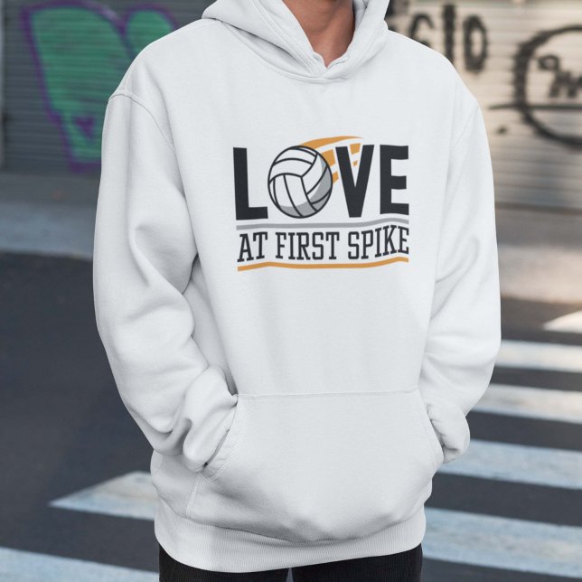 Kärlek vid första Spiket Hoodie (volleyball hoodie love at first spike)