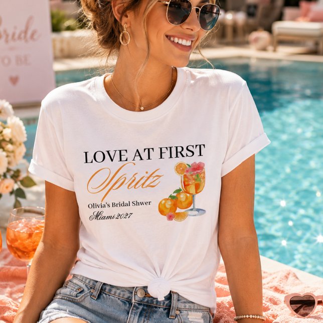 Kärlek vid första Spritz Bröllopsdusch  T Shirt (bridal party bride womens clothing)