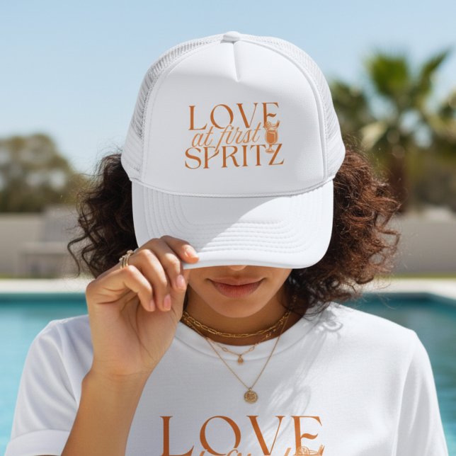 Kärlek vid första Spritz möhippa Keps (Love at First Spritz Bachelorette Trucker Hat)