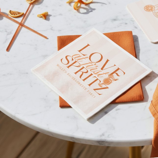 Kärlek vid första spritz möhippa pappersservett (Love at First Spritz Bachelorette Napkins
)