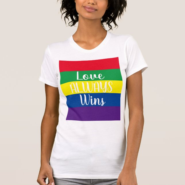 Kärlek vinner alltid regnbåge t shirt (Framsida)