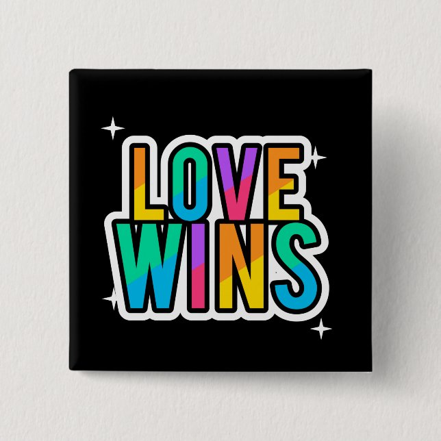 Kärlek vinner. LGBTQ+Pride. Regnbåge. Knapp (Framsida)