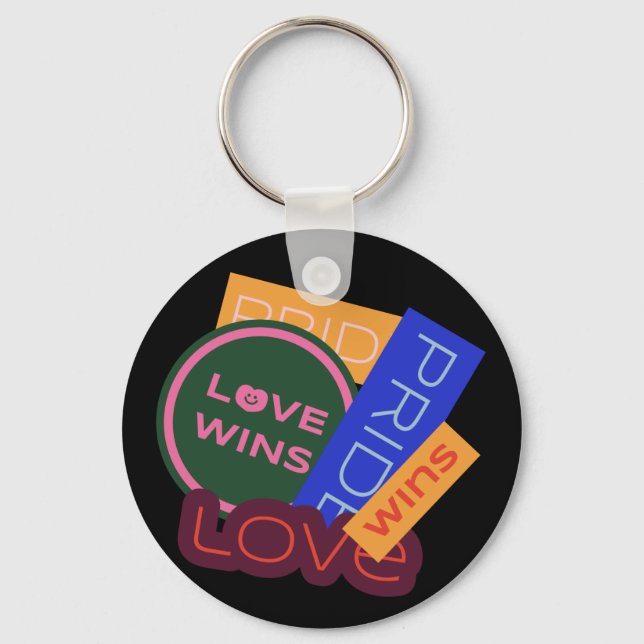 Kärlek vinner. Pride. Pridet vinner. HBT+Pride Nyckelring (Framsida)