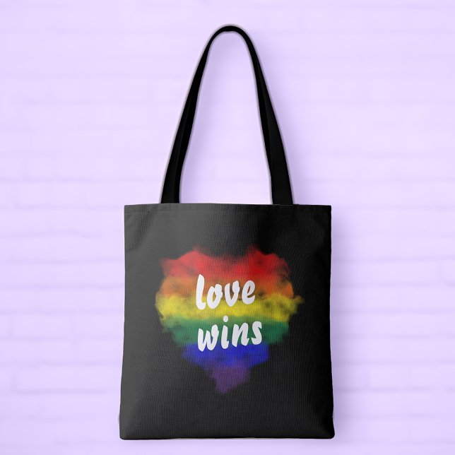 Kärlek Vinner Pride Regnbåge Hjärta Tygkasse (Spread Love and Equality with our Love Wins Rainbow Heart Black Tote Bag! 🌈❤️)