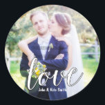 KÄRLEK White Typography Wedding Favor Stickers Runt Klistermärke<br><div class="desc">KÄRLEK White Typography Wedding Favor Stickers. Anpassa med valfri text.</div>