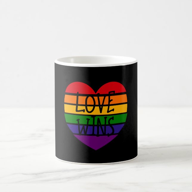 Kärlek Wins Rainbow Heart Kaffemugg (Center)