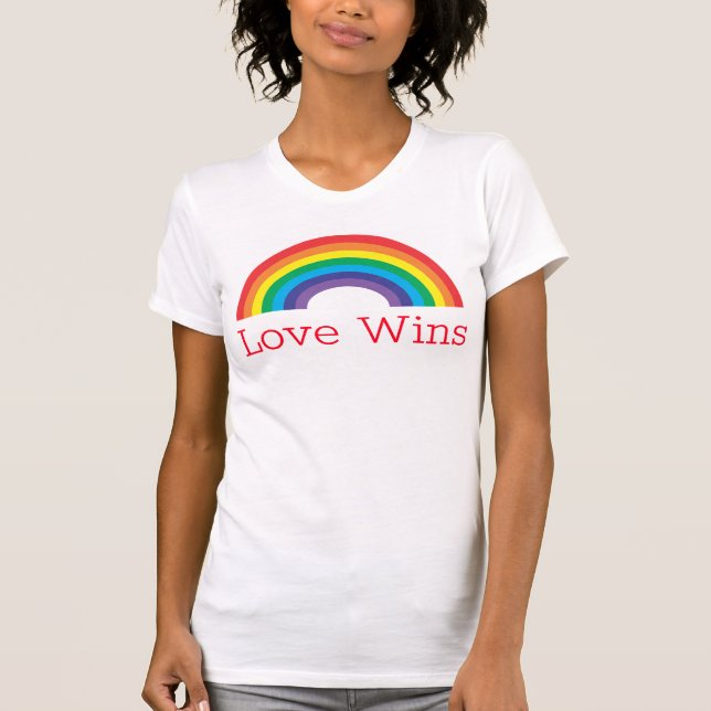 Kärlek Wins Rainbow T Shirt (Framsida)