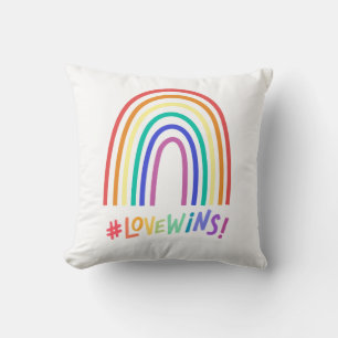Kärlek Wins Roligt Rainbow Text Pillow Kudde
