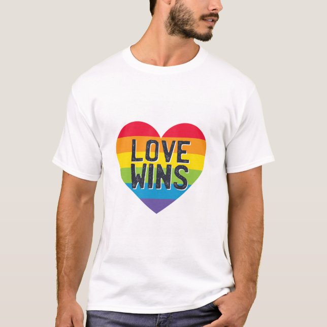 Kärlek Wins T Shirt (Framsida)