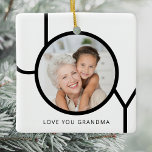 Kärlek You Grandma Photo jul Julgransprydnad Keramik<br><div class="desc">Denna moderna mormor-julfoto-Ornament dekoreras med ord JOY i svart typografi på vit bakgrund. Det står "Kärlek you Grandma",  men du kan anpassa den med ditt eget ord. Anpassade enkelt med fotot. Gör en speciell gåva till en speciell morförälder.</div>