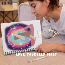 Kärlek Yourself First Woman Yoga Pose Monogram