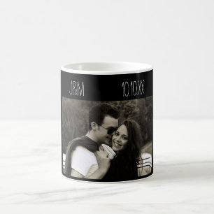 Kärlekårsdagen kopplar ihop fotoet daterar kaffemugg