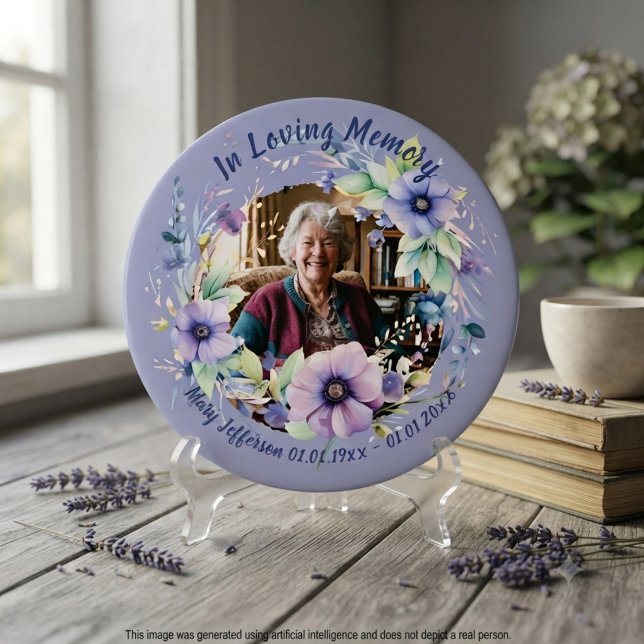 Kärleksfullt minneslund - blomsterkvarleva knapp (Soft floral tribute design for a heartfelt memorial gift to honor a cherished loved one.)
