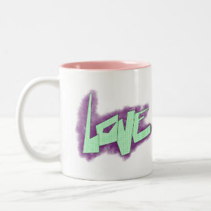 kärleksgraffiti lila grön mint typografi prickar  Två-Tonad mugg