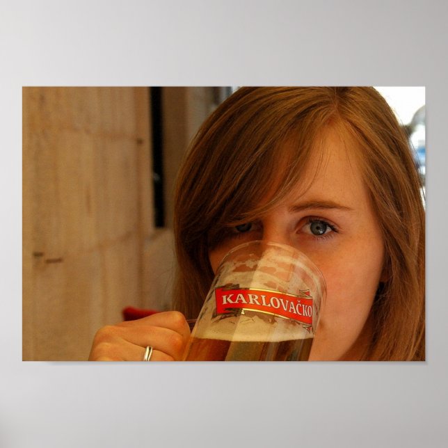 Karlovacko Girl Poster (Framsidan)