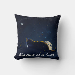 Karma är en katt i min höft kudde