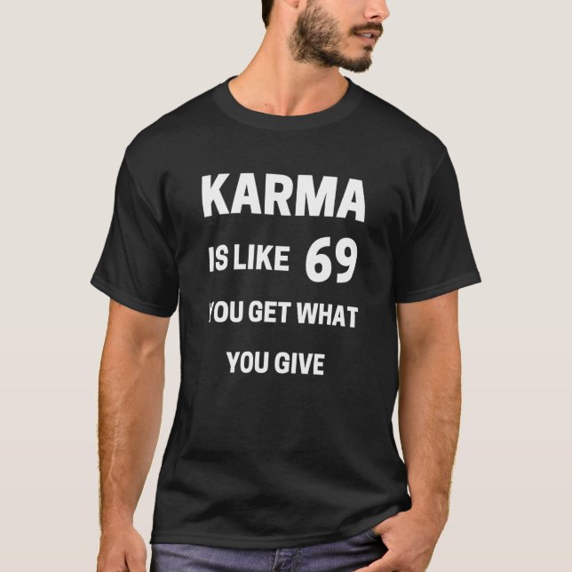 Karma är som 60 nio du får det du Ge T Shirt (Framsida)