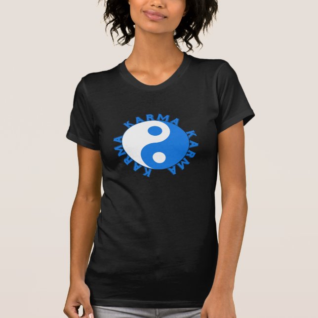 KARMA cirklar med det Yin Yang symbolet T Shirt (Framsida)