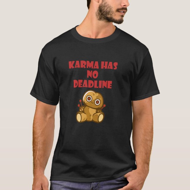 Karma har ingen tidsfrist för Voodoo Doll Witchcra T Shirt (Framsida)