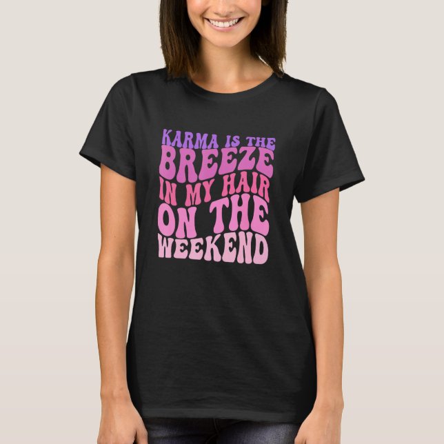 Karma is a Breeze in my Hair on the Weekend T Shirt (Framsida)
