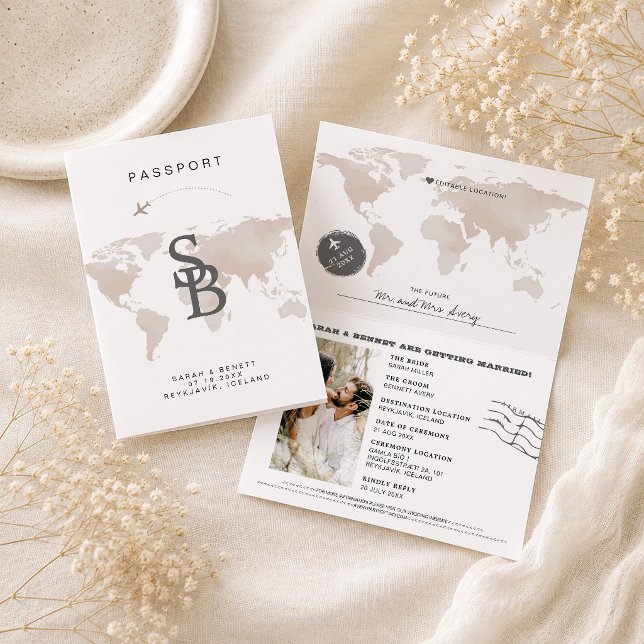 KARMEN Beige World Map Passport Wedding bjudande Kort (Elegant Beige Map Passport Wedding Invitation)