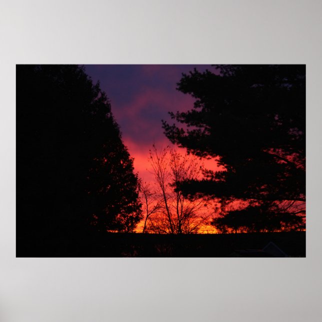 Karmosinröd soluppgång över Hubbell, Michigan Poster (Framsidan)