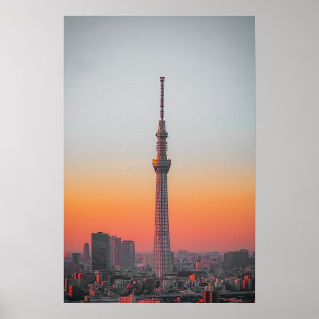 Karmosinröd torn: Tokyo Skytree i skymningen Poster (Framsidan)