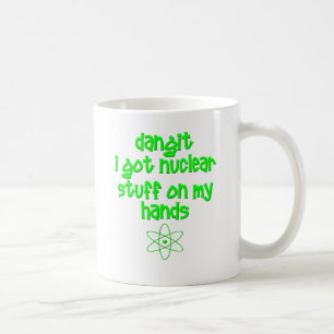 Kärn- saker på händer kaffemugg