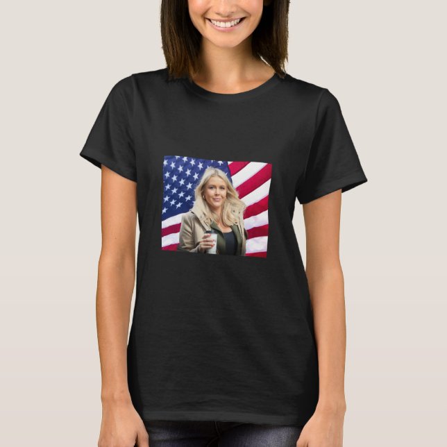 Karoline Leavitt T Shirt (Framsida)