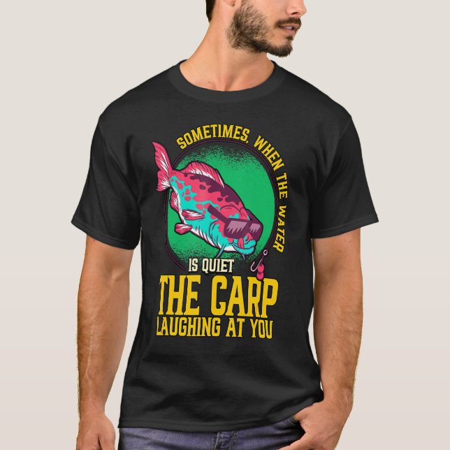 Karpen skrattar åt dig Fiske Fiskare T Shirt (Framsida)
