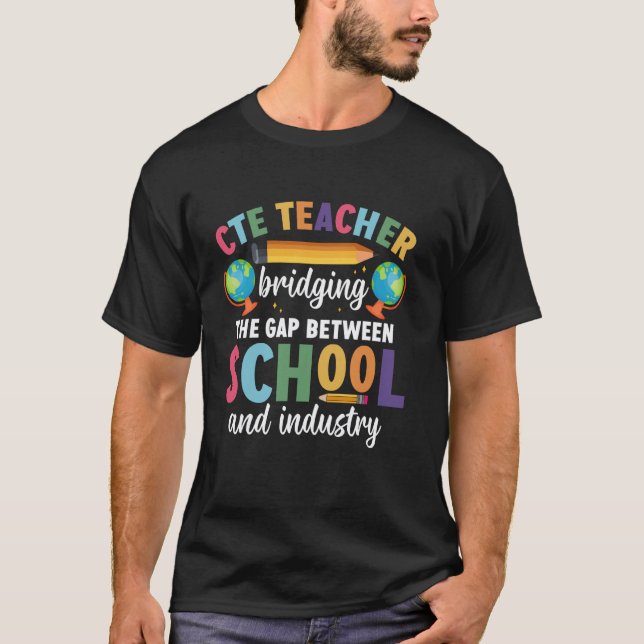 Karriär- och teknisk utbildning som överbryggar CT T Shirt (Framsida)