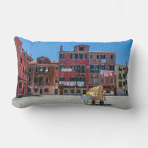 Kart med lådor i Venedig