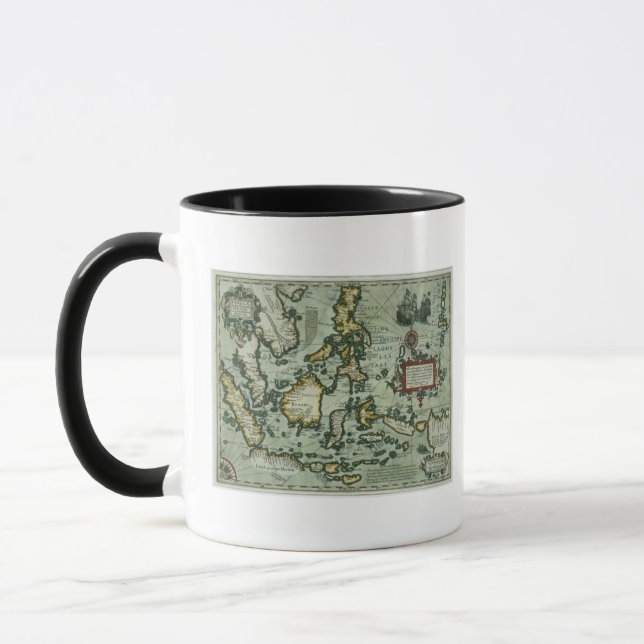 Karta av de östliga Indiesna, pub. 1635 i Mugg (Vänster)