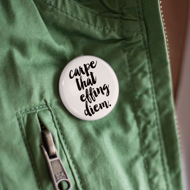 Karta som trycker på Diem Quote Button Black & Whi Knapp (Skapare uppladdad)
