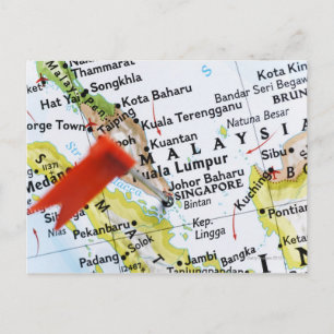 Karta-stift placerad i Singapore på karta, nära an Vykort