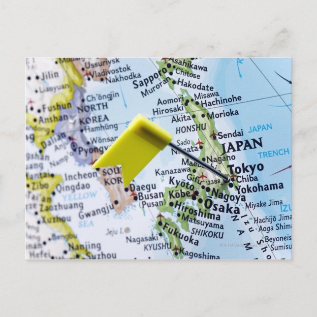 Karta-stift placerad i Tokyo, Japan på karta, nära Vykort (Framsida)