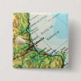 Kartan med klämmer fast att peka till staden av knapp