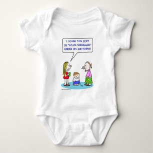 kartboken ryckte på axlarna aynranden under t shirt
