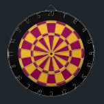 Kartong: Guld, Burgundy och Black Piltavla<br><div class="desc">Guld,  Burgundy och svart Färgad Dart Board Game,  inklusive 6 brassmördare</div>