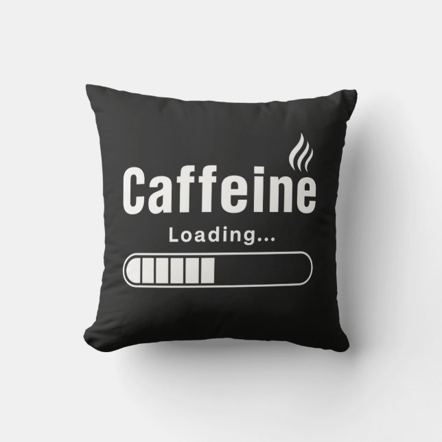 Kastkudde (40,6 cm x 40,6 cm) – ”Koffein laddar…” Kudde (Framsida)