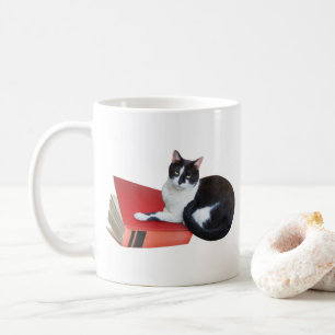 Kat med Bok Mugg