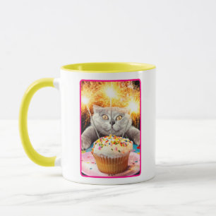 Kat med miniatyrkrita mugg