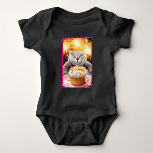 Kat med miniatyrkrita t shirt