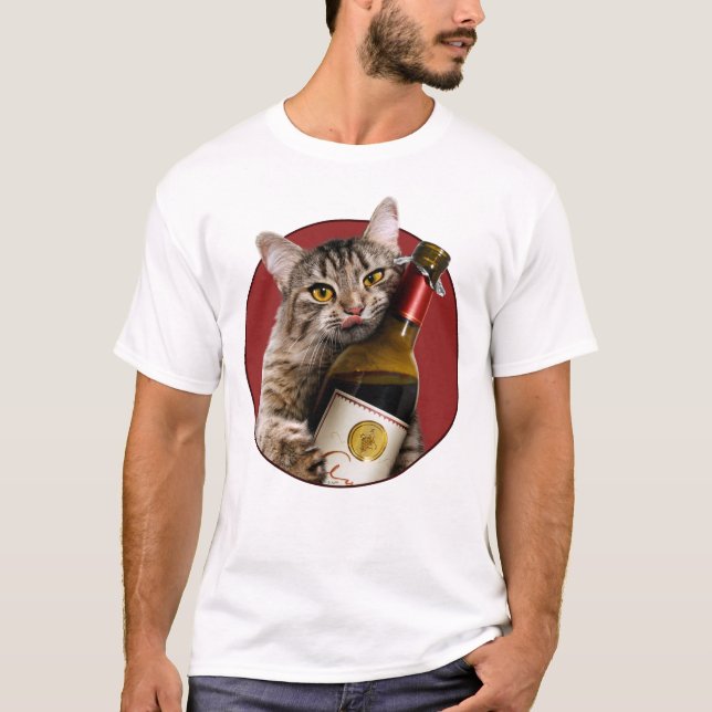 Kat med Vin Flaska T Shirt (Framsida)